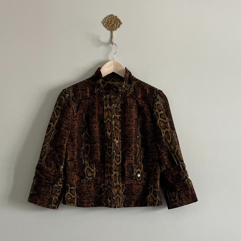 Peck & Peck Snakeskin Print Cropped Moto Jacket | Structured Stretch | Size 4